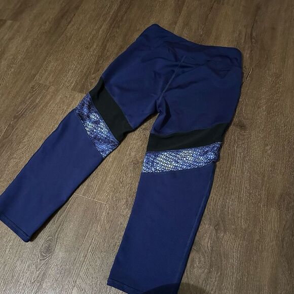 Her Universe Womens DC Superman Activewear Capri Leggings Mesh Cutout Size L - Picture 5 of 10